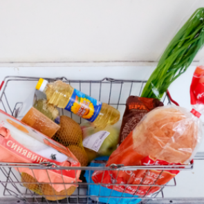 Сбербанк будет доставлять еду из магазинов