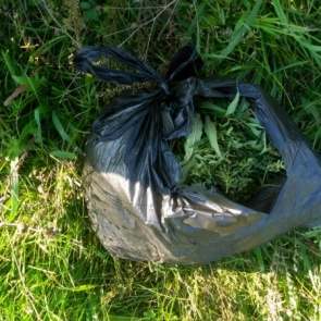 Велосипедист попал в ДТП из-за кепки. А потом у него нашли наркотики