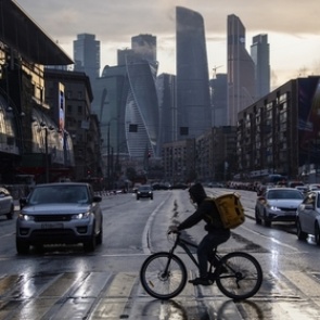 Российская экс-чиновница сбила подростка и потребовала денег с его родителей