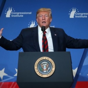 Трамп разрешил поддержать рынок нефтяными резервами США