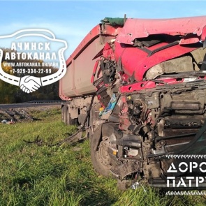 Под Ачинском Scania врезалась в остановившийся на обочине КамАЗ. Погибла женщина-пассажир