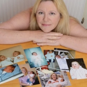 Женщина забеременела в 16-й раз и стала старейшей суррогатной матерью