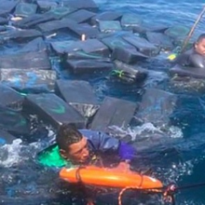 Преступники плыли по океану на тонне кокаина и попались