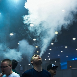 Определена причина унесшей семь жизней болезни вейперов в США