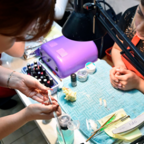 Самозанятых россиян задумали ограничить в профессиях