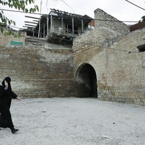 Две россиянки задушили насильника зарядкой от телефона и отправились под суд