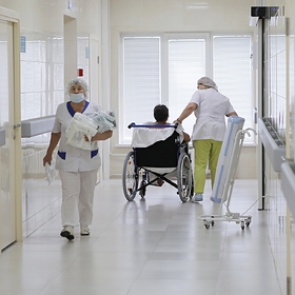 Работу российских врачей захотели предложить мигрантам