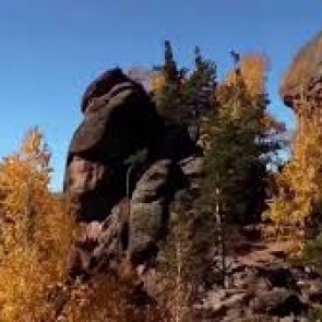 Женщина сломала ногу при подъеме на «Столбах»