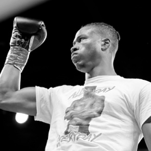 Впавший в кому после нокаута боксер умер