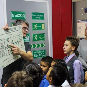 Красноярских школьников сводят в «горящую» комнату