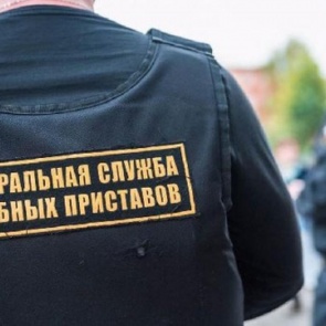 В Красноярском крае мужчина избил жену и пообещал при разводе выплатить моральный вред. Пришлось добиваться с помощью приставов