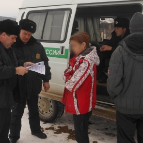 Приставы Красноярского края принудительно увезли больную туберкулезом женщину в больницу