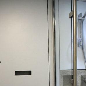 Опубликованы первые фотографии российского плацкартного вагона с душем