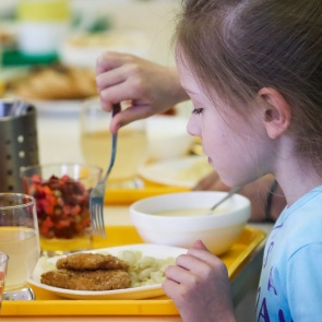 Названа главная ошибка в питании детей