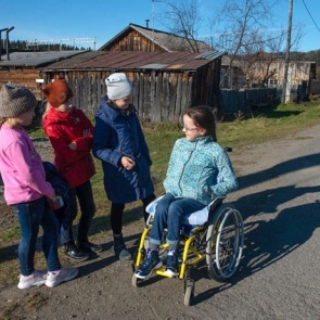 Маленькое пятнышно на пояснице у девочки из Красноярского края довело ее до инвалидной коляски