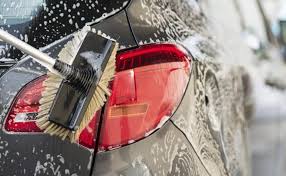 На мойщика в автопарке наехал заведенный автобус. Уголовное дело завели только через год