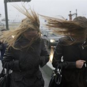 Свирепствующий в Красноярском крае ветер не стихнет и в среду