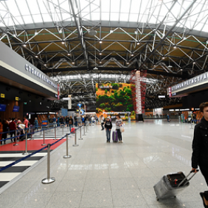 Российский самолет экстренно сел из-за проблем с двигателем