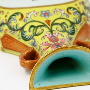 Купленную за бесценок вазу с барахолки продали за целое состояние