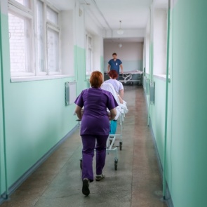 Травма позвоночника у подростка на хоррор-квесте в Красноярске обернулась серьёзными последствиями