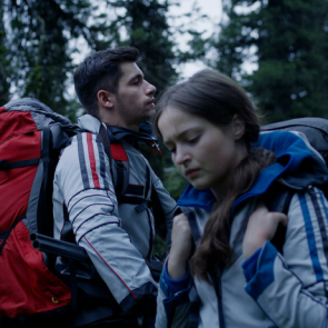 В кинотеатрах стали показывать фильм «Двое», который снимали в Ергаках