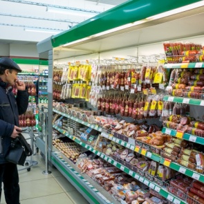 Лучших производителей колбасы, сосисок, хлеба и конфет выбрали в крае