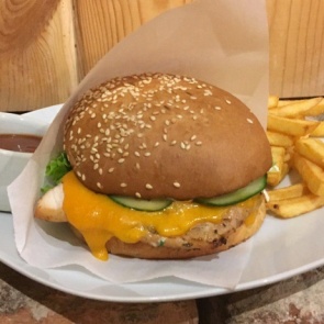 После массового отравления суши эксперты пошагово рассказали, что делать пострадавшим от фастфуда