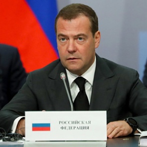 Медведев отказался отменять контрсанкции