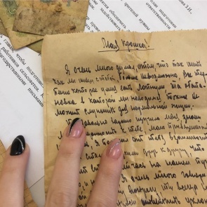 Жительница Ачинска ремонтировала квартиру и нашла там любовные письма начала XX века