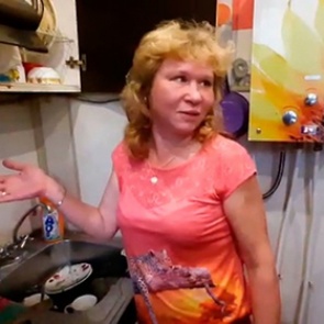 Задолжавшей два миллиарда рублей дворнику отменили штрафм