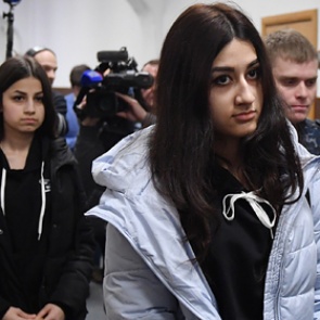 Следователи нашли смягчающий фактор в действиях убивших отца сестер Хачатурян