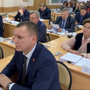 ВПЕРВЫЕ АЧИНСК НАЧНЕТ НОВЫЙ ФИНАНСОВЫЙ ГОД С ТРЕХМИЛЛИАРДНОГО РУБЕЖА: город первый среди городов Красноярского края принял главный финансовый документ