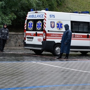 Украинец попытался припарковаться и задавил женщину