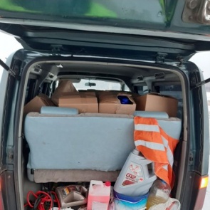 На трассе в Красноярском крае остановили забитую алкоголем машину