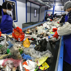 Детей до трех лет захотели избавить от платы за вывоз мусора