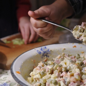 Названы пять самых вредных продуктов новогоднего стола