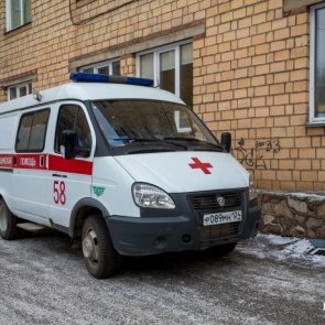 Женщина из ревности пырнула ножом супруга. Он запретил ей вызывать медиков и умер спустя неделю