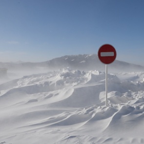 Российское село попало в снежную блокаду