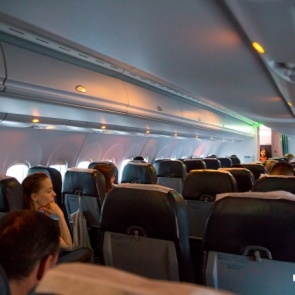 Вылетевший из Иркутска в Красноярск самолет вернулся обратно из-за трещины в стекле