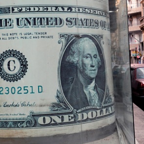 Доллару предсказали умеренное падение