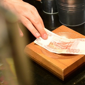 Россияне разлюбили наличные