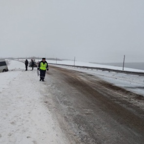 Пожилой водитель «Шкоды» протаранил на встречке микроавтобус с людьми
