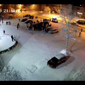 Против избивших полицейских в Апатитах подростков завели дело