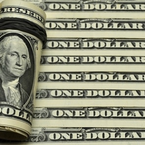 Россияне стали закупаться валютой к Новому году