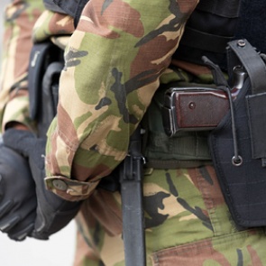 Сотрудники ФСБ поймали группировку торговцев оружием