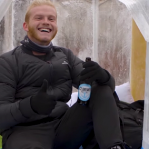 Паб предложил посетителям лизать замороженное пиво