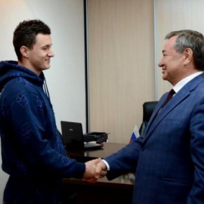 Мэр города Илай Ахметов лично поздравил нашего земляка Ивана Игнатьева со спортивными успехами