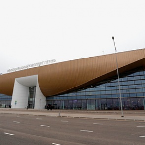 Пассажирский самолет экстренно сел в российском аэропорту