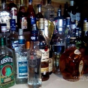 В Канске в трех гаражах нашли 9,5 тысяч бутылок поддельного алкоголя