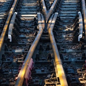 Тело российского солдата обнаружили на рельсах